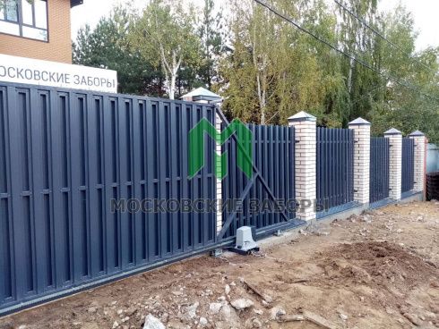 Металлический штакетник - шахматка нестандартного цвета